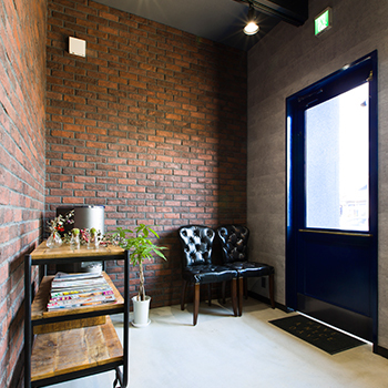 クラシスホーム 【62.2坪/店舗併用/ヴィンテージ】レンガなど素材を活かした、ブルックリンスタイルの店舗と住空間を形にの建築実例画像3