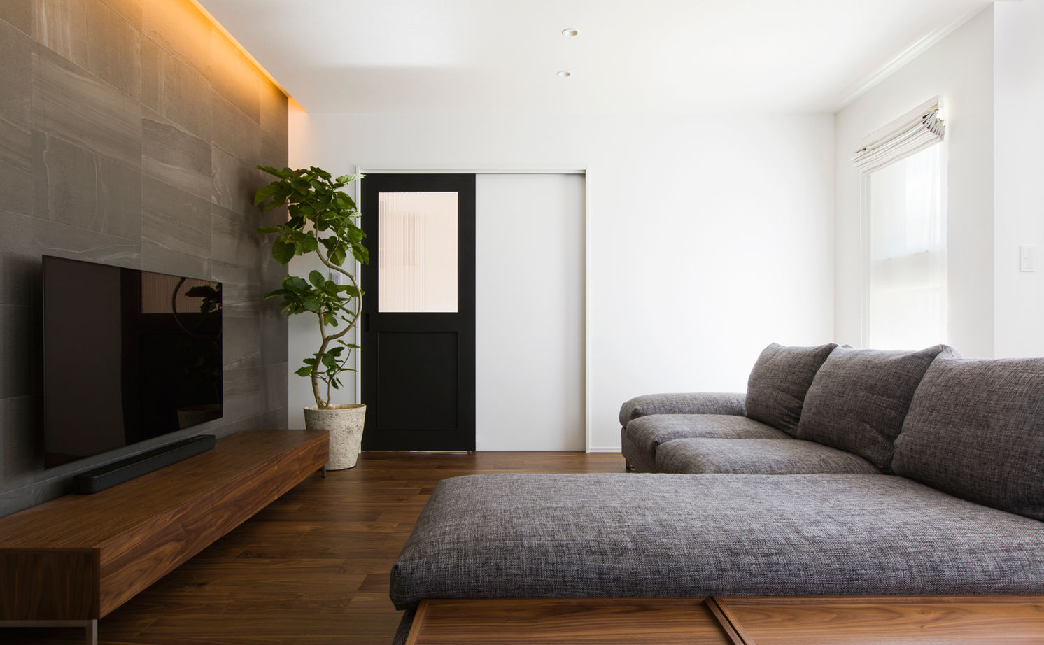 クラシスホーム 【1000万円台/36.9坪/平屋/スキップフロア/間取り図】重厚感のある外観と天井の高い開放的なリビングを実現の建築実例画像4