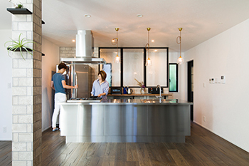 クラシスホーム 【3LDK/ホテルライク/クラシカル/間取り図】猫足の浴槽にらせん階段…海外のホテルを思わせる美しい住空間の建築実例画像4