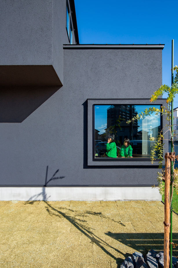 クラシスホーム 【1000万円台/2LDK/中庭/インダストリアル/間取図】ダークトーンで統一した、造作家具が映えるコの字型の家の建築実例画像5