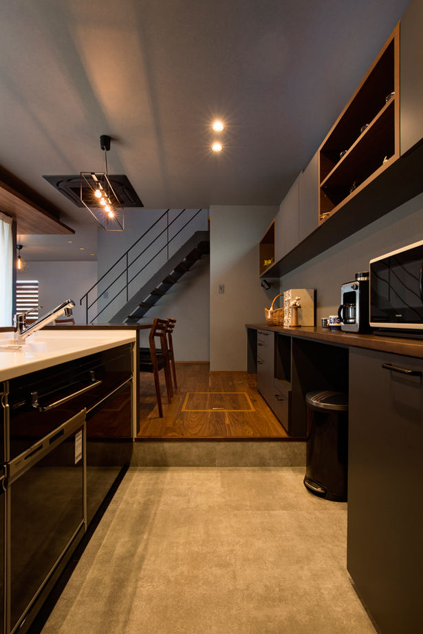 クラシスホーム 【1000万円台/2LDK/中庭/インダストリアル/間取図】ダークトーンで統一した、造作家具が映えるコの字型の家の建築実例画像7