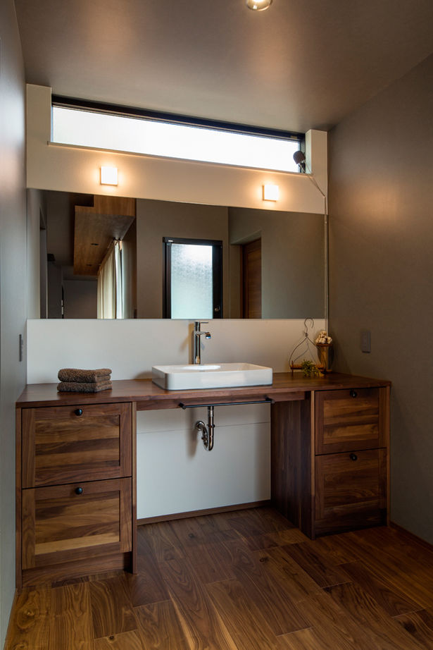 クラシスホーム 【1000万円台/2LDK/中庭/インダストリアル/間取図】ダークトーンで統一した、造作家具が映えるコの字型の家の建築実例画像9