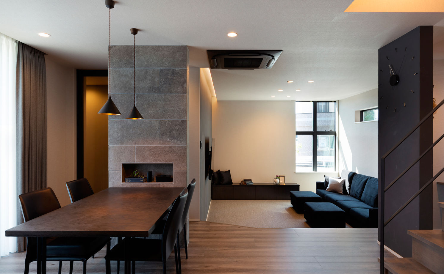 クラシスホーム 【2000万円台/45坪/ガレージ/モノトーン/間取り図】シンプルな大人空間。遊び心と機能性を両立した住まいの建築実例画像2