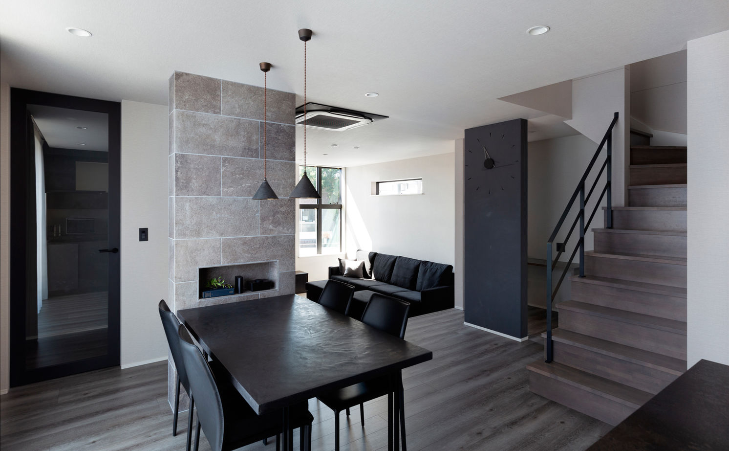 クラシスホーム 【2000万円台/45坪/ガレージ/モノトーン/間取り図】シンプルな大人空間。遊び心と機能性を両立した住まいの建築実例画像5