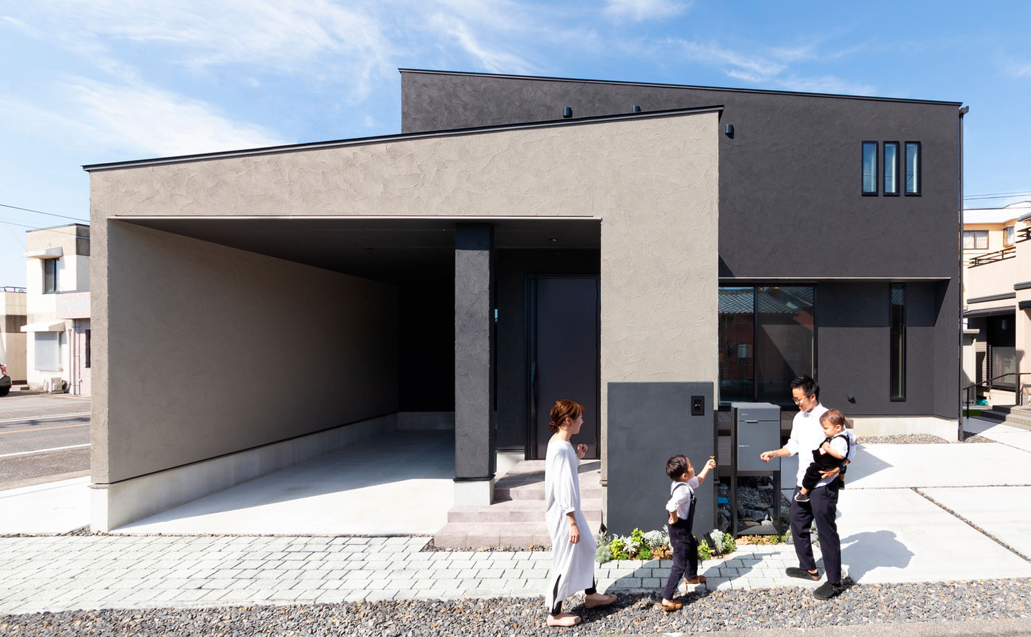 Suumo ガレージ シンプルモダン 間取り図あり 塗り壁やタイルの素材感が映える シンプルでいて遊び心ある家 クラシスホーム 緑店の建築実例詳細 注文住宅