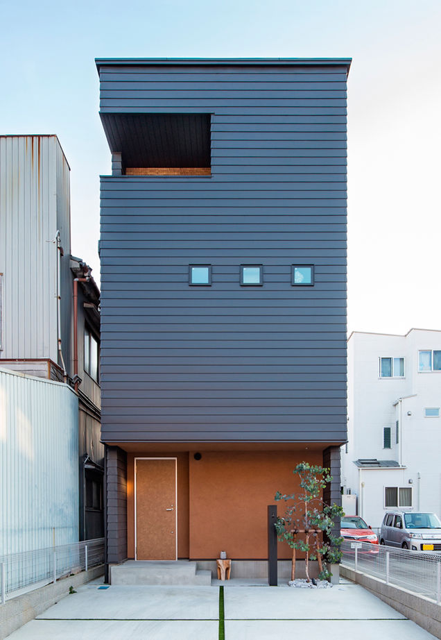 クラシスホーム 【2000万円台/31.9坪/アンティーク/3階建/間取り図】こだわりの家具の中でペットと暮らす、素材感豊かな家の建築実例画像2