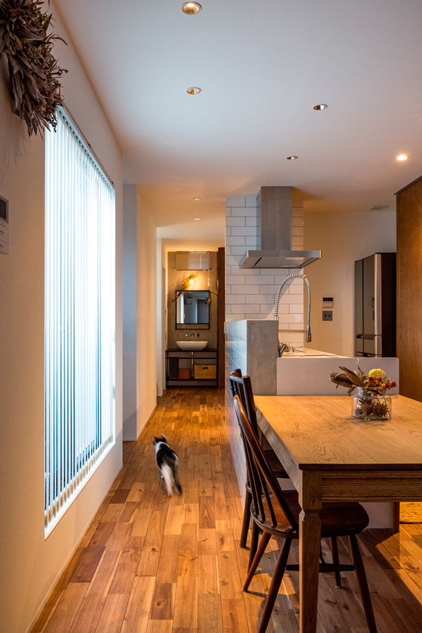 クラシスホーム 【2000万円台/31.9坪/アンティーク/3階建/間取り図】こだわりの家具の中でペットと暮らす、素材感豊かな家の建築実例画像10