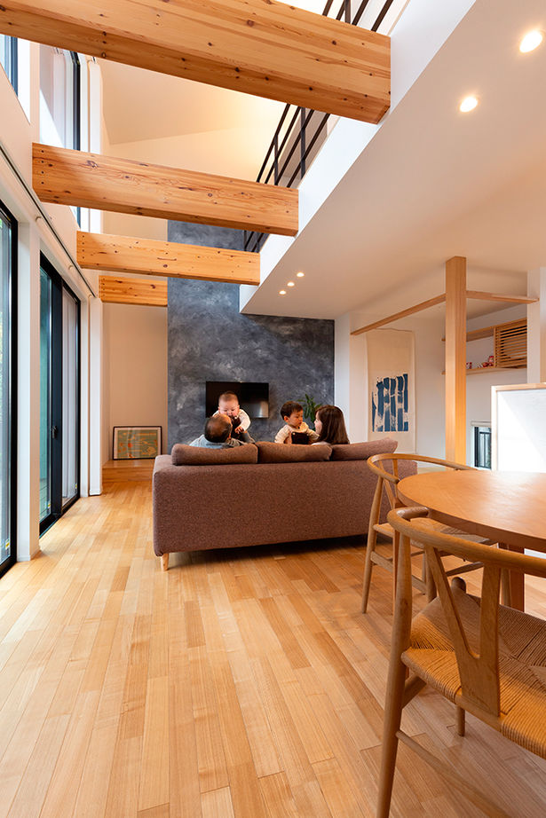 クラシスホーム 【2000万円台/4LDK/吹抜けリビング/間取り図】梁のある吹抜けと庭の繋がり。木の温もり感じる和モダンの家の建築実例画像6