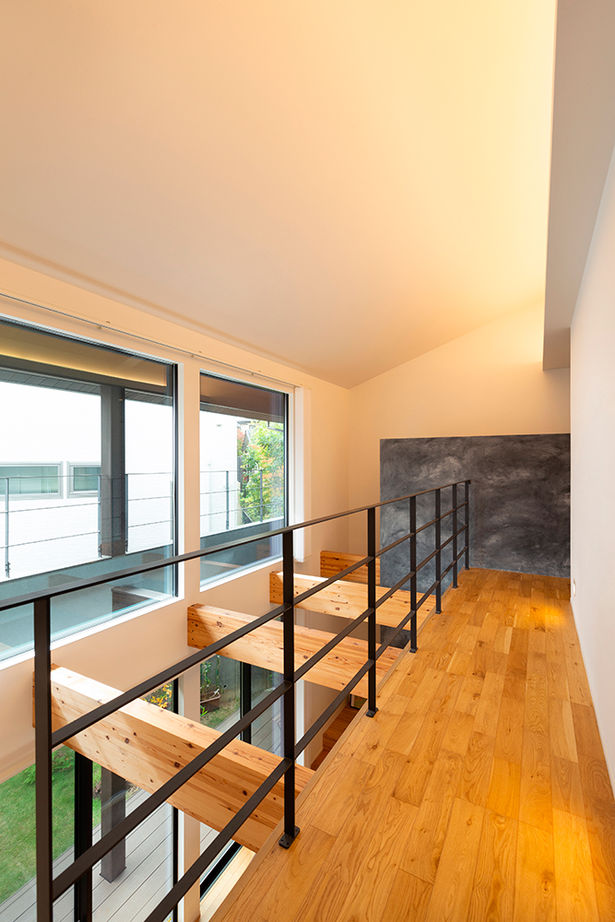 クラシスホーム 【2000万円台/4LDK/吹抜けリビング/間取り図】梁のある吹抜けと庭の繋がり。木の温もり感じる和モダンの家の建築実例画像13