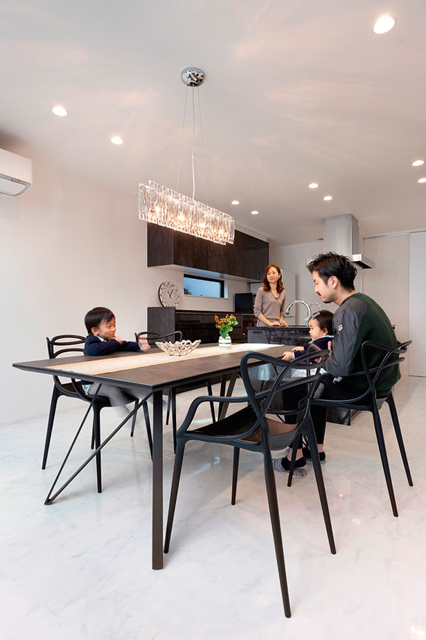 クラシスホーム 【2000万円台/43坪/ホテルライク/間取り図】30帖超LDKと吹抜けの大空間。ラグジュアリーモダンを極めた家の建築実例画像4