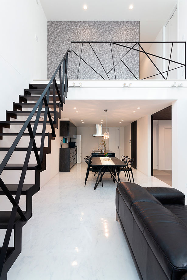 クラシスホーム 【2000万円台/43坪/ホテルライク/間取り図】30帖超LDKと吹抜けの大空間。ラグジュアリーモダンを極めた家の建築実例画像6