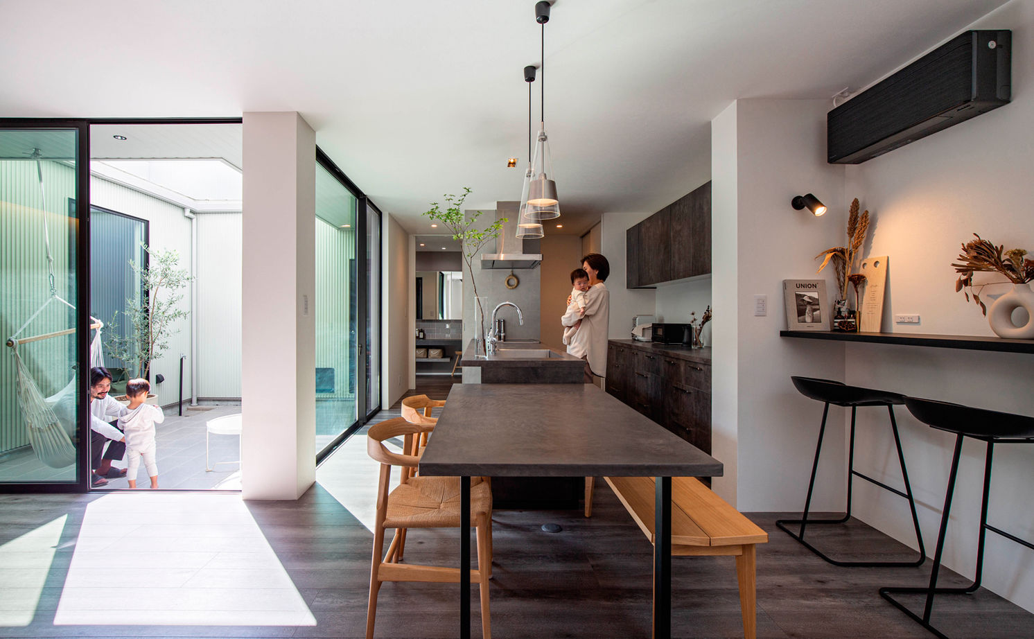 クラシスホーム 【2000万円台/3LDK/41坪/中庭/間取り図】白×グレージュの上質空間。ロの字型で叶えるプライベートな暮らしの建築実例画像2