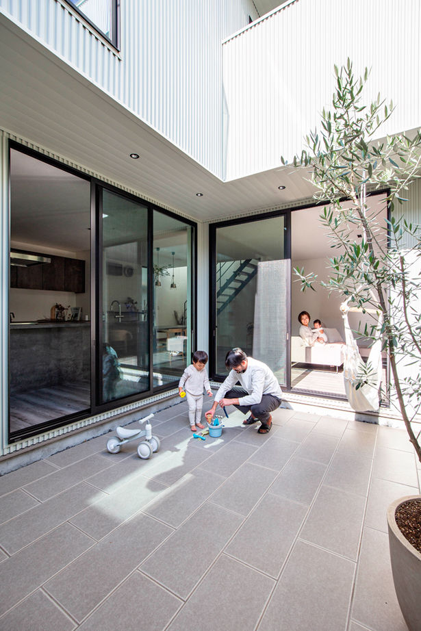 クラシスホーム 【2000万円台/3LDK/41坪/中庭/間取り図】白×グレージュの上質空間。ロの字型で叶えるプライベートな暮らしの建築実例画像3