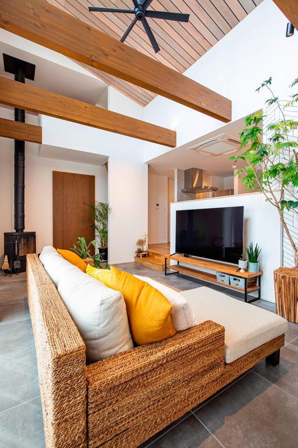 クラシスホーム 【2000万円台/4LDK/平屋/薪ストーブ/リゾート/間取図】勾配天井と大開口で広がりを。非日常を日常にした家の建築実例画像6