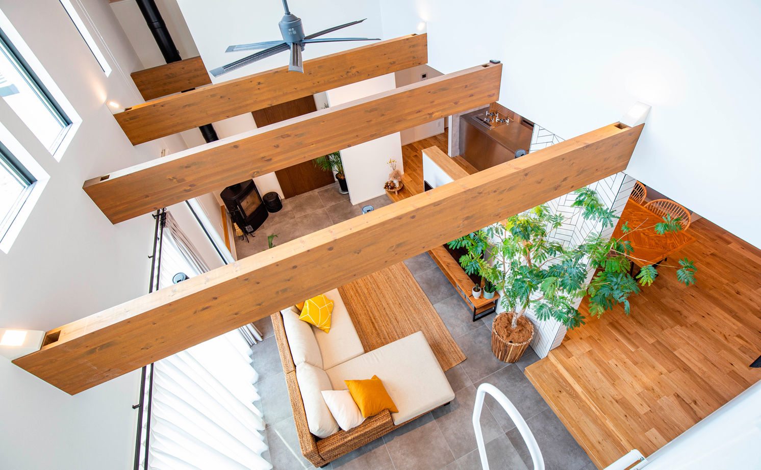 クラシスホーム 【2000万円台/4LDK/平屋/薪ストーブ/リゾート/間取図】勾配天井と大開口で広がりを。非日常を日常にした家の建築実例画像8