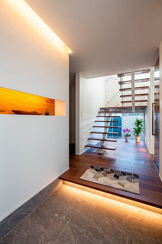 クラシスホーム 【4000万円台/75坪/中庭/ガレージ】白い塗り壁とコの字型。リゾート気分感じる完全オーダーメイドの家の建築実例画像7