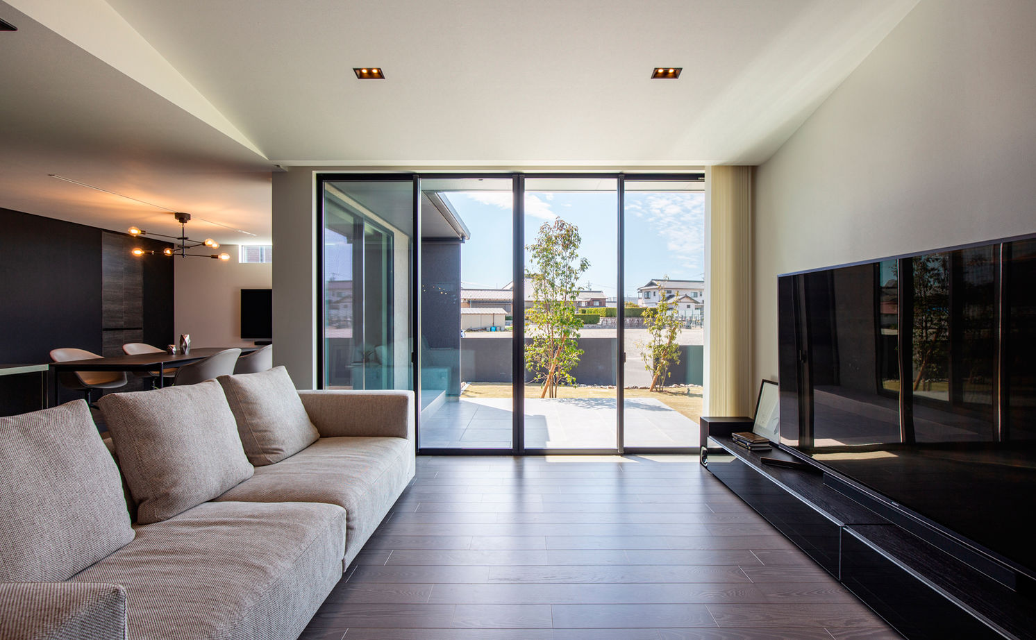 クラシスホーム 【2000万円台/3LDK/43坪/平屋/間取り図】大きな窓で内外がつながる、モダンデザインの美しい平屋の建築実例画像2