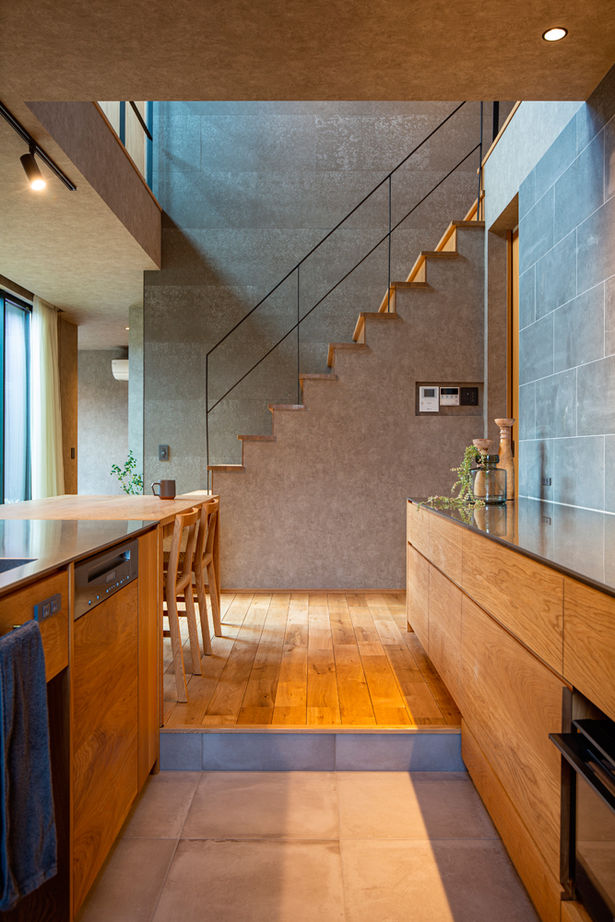 クラシスホーム 【2000万円台/3LDK/中庭/コの字/間取図】外から見えない中庭とホームシアター。素材感豊かに生活を愉しむ家の建築実例画像6