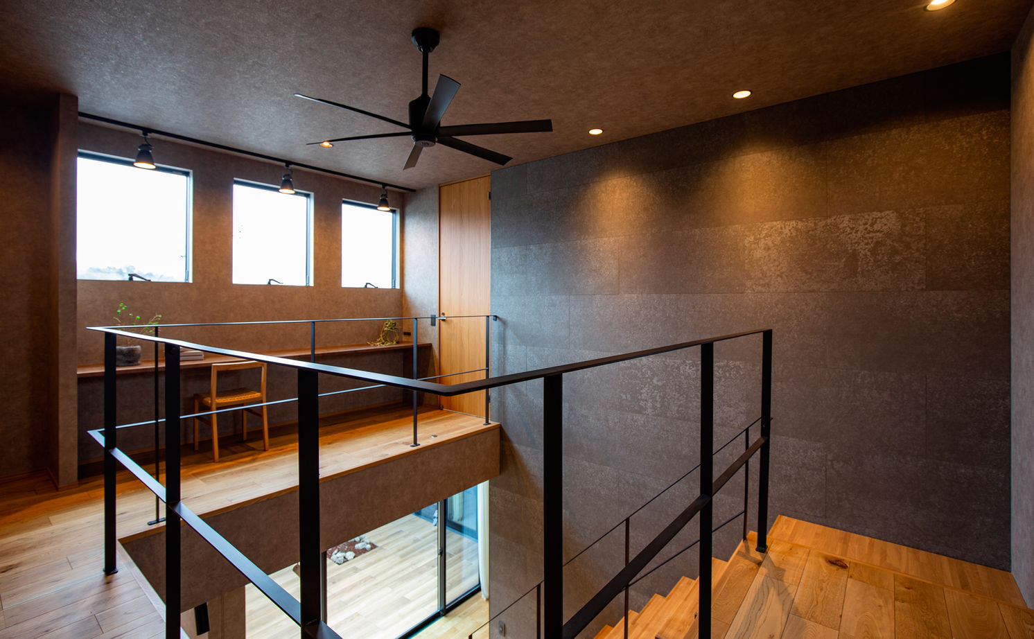 クラシスホーム 【2000万円台/3LDK/中庭/コの字/間取図】外から見えない中庭とホームシアター。素材感豊かに生活を愉しむ家の建築実例画像9