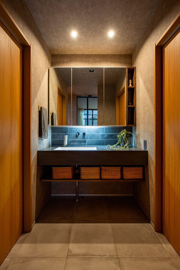 クラシスホーム 【2000万円台/3LDK/中庭/コの字/間取図】外から見えない中庭とホームシアター。素材感豊かに生活を愉しむ家の建築実例画像11