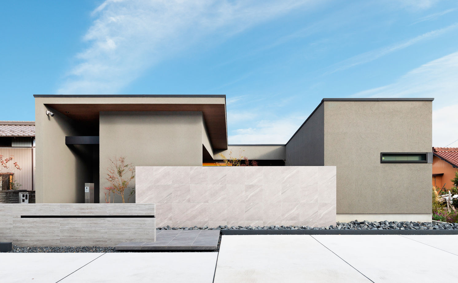 クラシスホーム 【平屋/中庭/ホテルライク】邸宅感あふれるプライベート平屋。四季の美と夜景を愉しむ上質な住まいの建築実例画像1