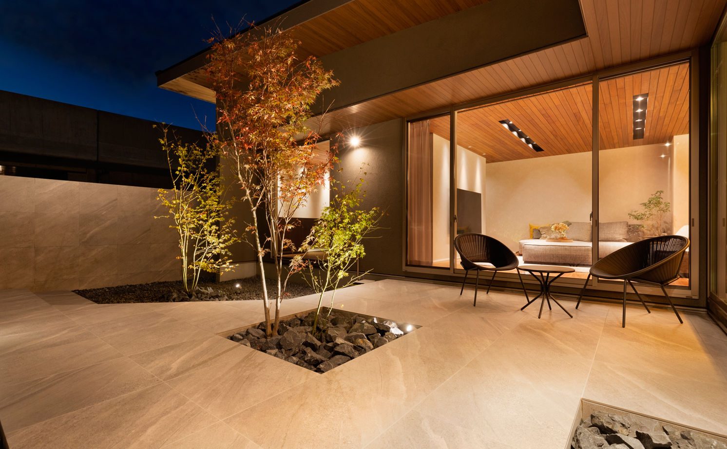 クラシスホーム 【平屋/中庭/ホテルライク】邸宅感あふれるプライベート平屋。四季の美と夜景を愉しむ上質な住まいの建築実例画像6