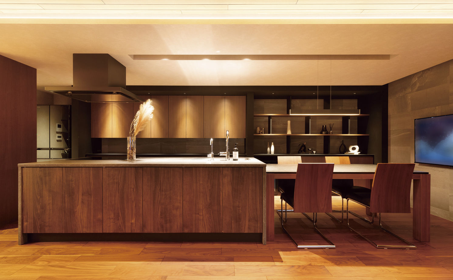 クラシスホーム 【平屋/中庭/ホテルライク】邸宅感あふれるプライベート平屋。四季の美と夜景を愉しむ上質な住まいの建築実例画像8