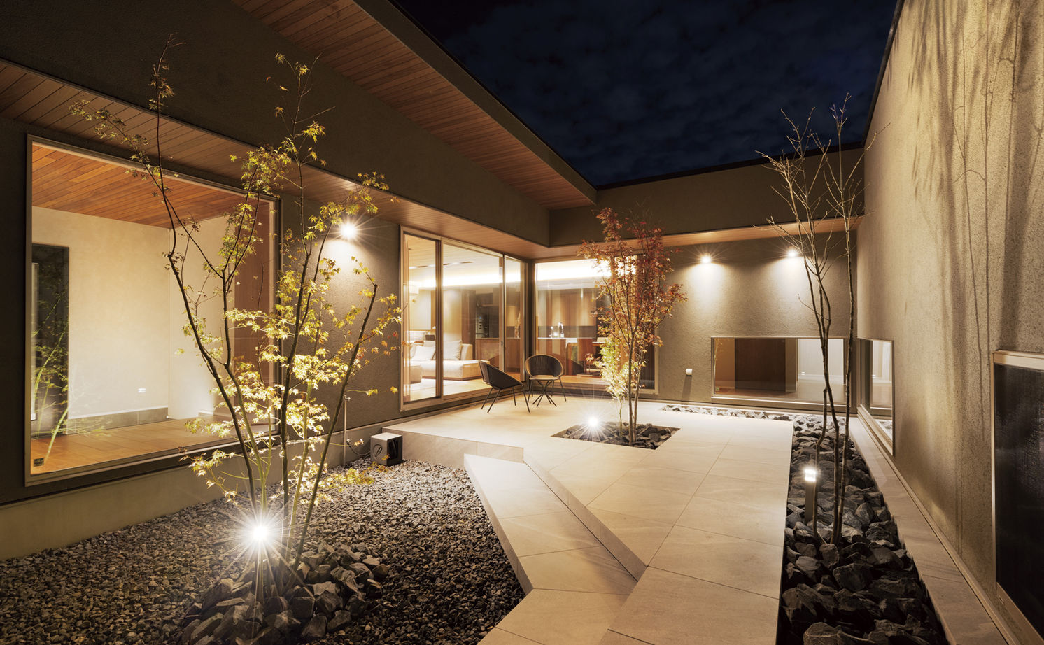 クラシスホーム 【平屋/中庭/ホテルライク】邸宅感あふれるプライベート平屋。四季の美と夜景を愉しむ上質な住まいの建築実例画像11