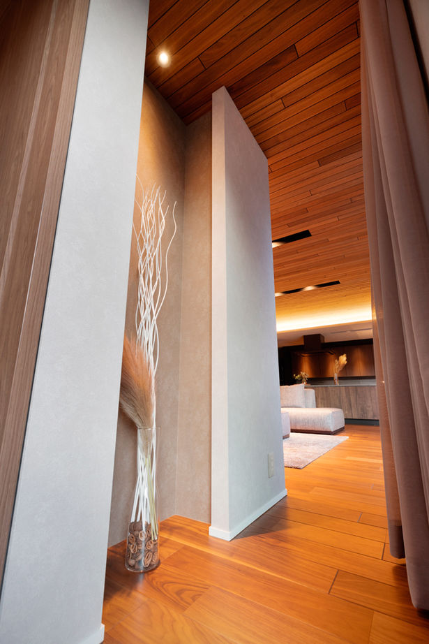 クラシスホーム 【平屋/中庭/ホテルライク】邸宅感あふれるプライベート平屋。四季の美と夜景を愉しむ上質な住まいの建築実例画像16