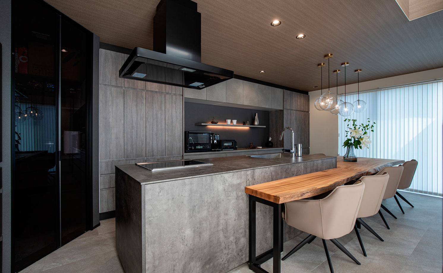 クラシスホーム 【4LDK/49坪/シンプルモダン/中庭/コの字/間取図】大開口でLDKと繋がる中庭。ホテルライクに暮らす上質な家の建築実例画像3