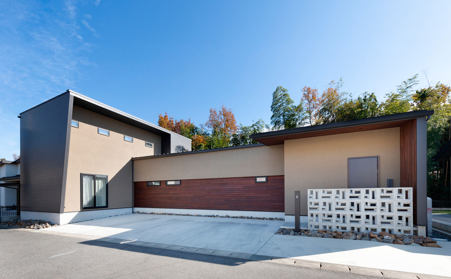 クラシスホーム 【2000万円台/4LDK/リゾートモダン/借景/間取図】竹林の緑を望むLDK。細長い敷地を活かした家事ラクの家の建築実例画像1