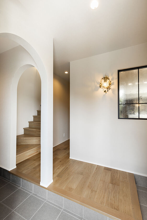 クラシスホーム 【2000万円台/4LDK/グレージュ/カフェスタイル/間取り図】アーチ型ニッチや造作棚が映える。遊び心ある家の建築実例画像2