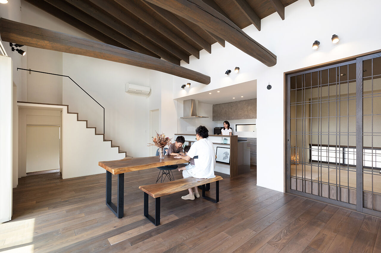 クラシスホーム 【1000万円台/4LDK/平屋/古民家風/間取り図】丸太梁や格子戸が映える。木の温もりに包まれた和モダンな家の建築実例画像5