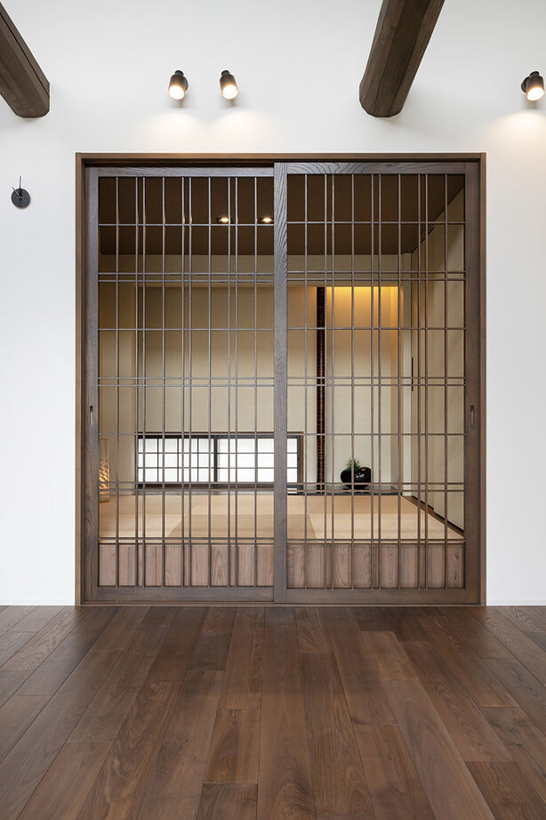 クラシスホーム 【1000万円台/4LDK/平屋/古民家風/間取り図】丸太梁や格子戸が映える。木の温もりに包まれた和モダンな家の建築実例画像8