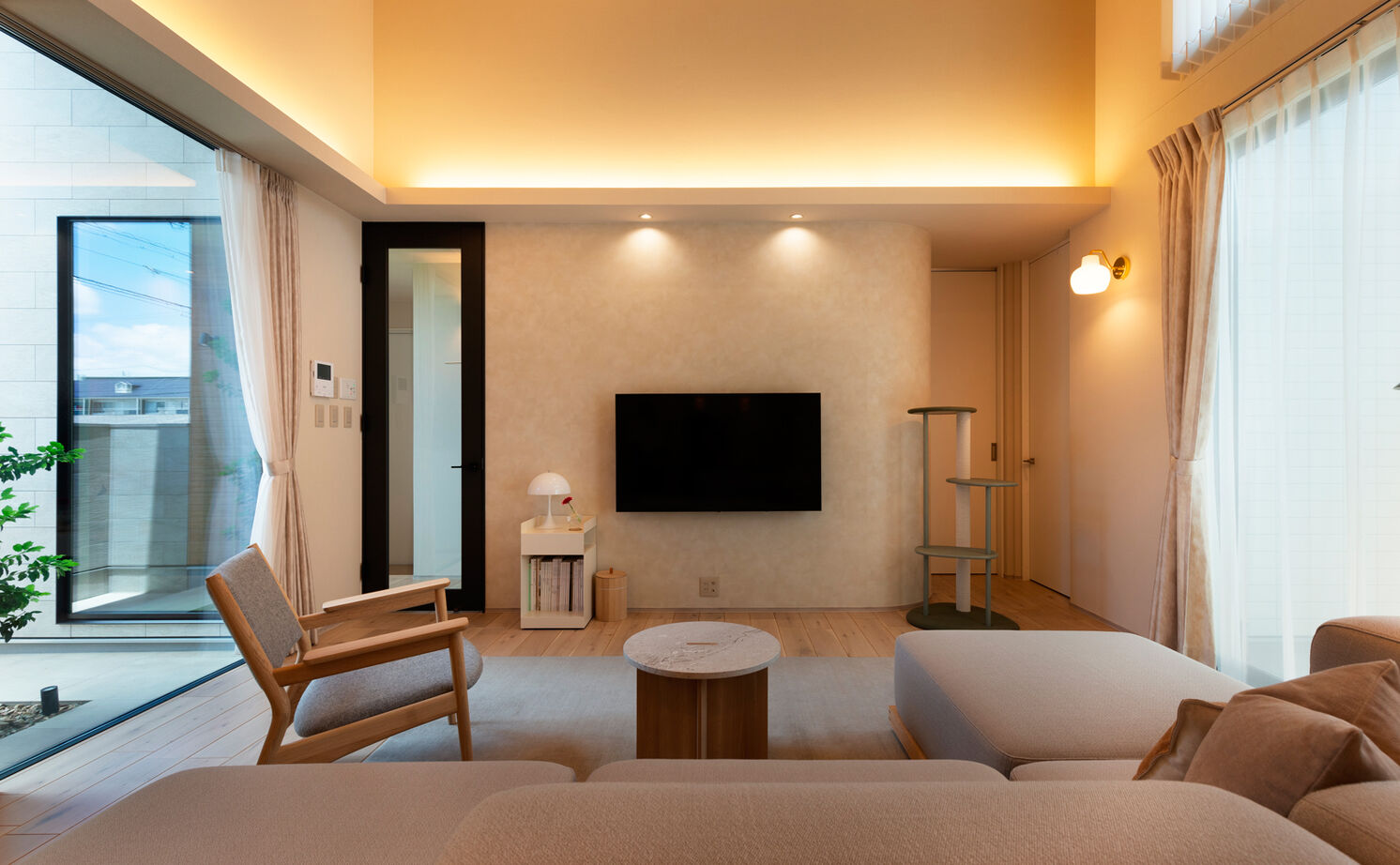 クラシスホーム 【2000万円台/3LDK/平屋/中庭/ジャパンディ/間取図】20畳超のLDKと勾配天井。ゆとりと上質感ある平屋暮らしの建築実例画像6