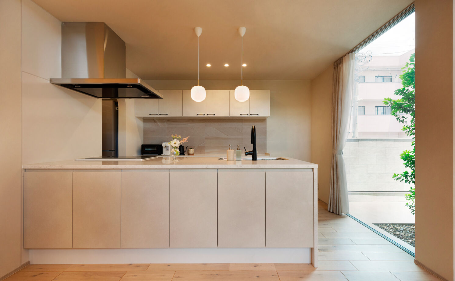 クラシスホーム 【2000万円台/3LDK/平屋/中庭/ジャパンディ/間取図】20畳超のLDKと勾配天井。ゆとりと上質感ある平屋暮らしの建築実例画像9