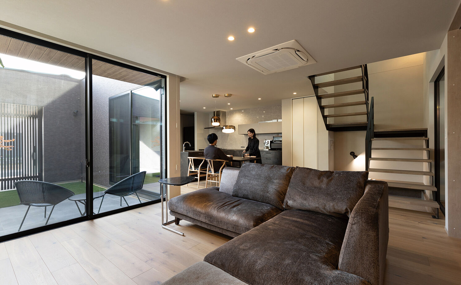 クラシスホーム 【2000万円台/4LDK/ホテルライク/中庭/坪庭/間取図】プライバシーを守りつつ開放感に暮らす、２つの庭の家の建築実例画像2