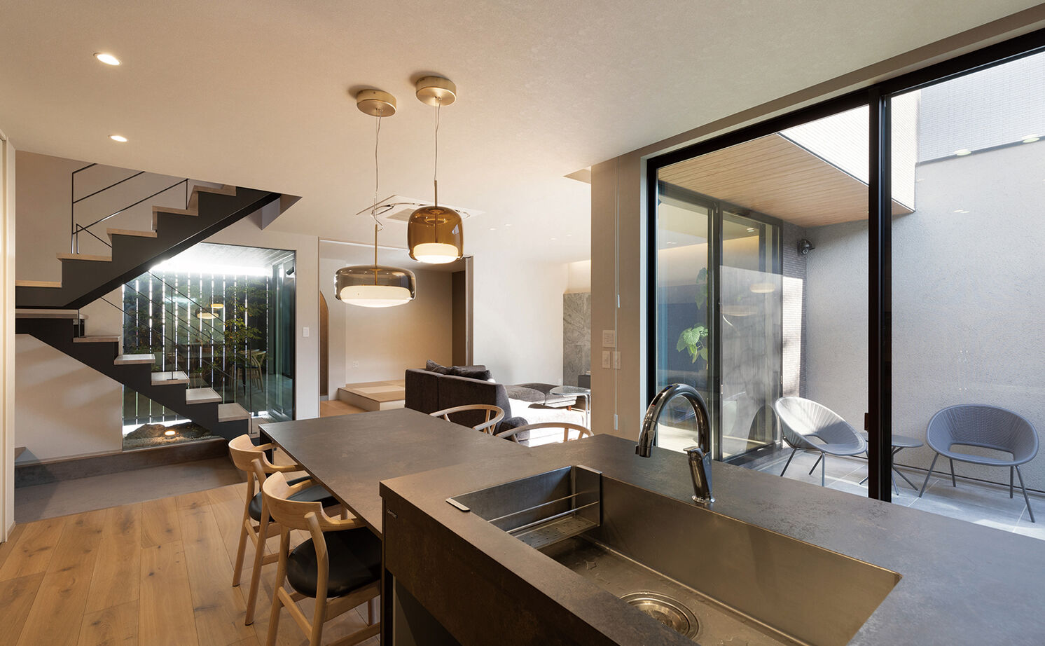 クラシスホーム 【2000万円台/4LDK/ホテルライク/中庭/坪庭/間取図】プライバシーを守りつつ開放感に暮らす、２つの庭の家の建築実例画像8