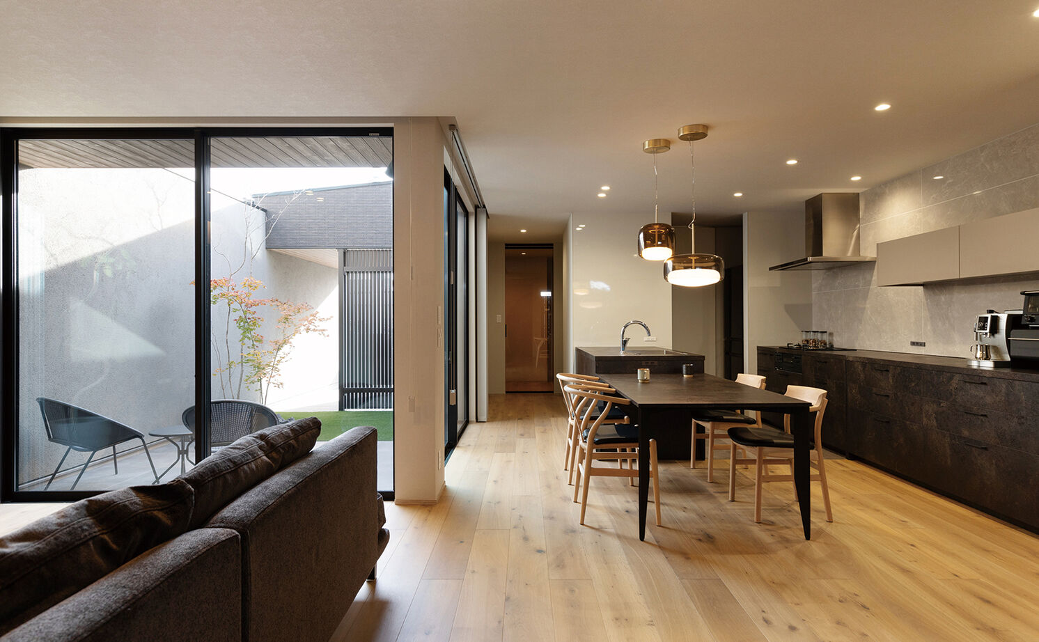 クラシスホーム 【2000万円台/4LDK/ホテルライク/中庭/坪庭/間取図】プライバシーを守りつつ開放感に暮らす、２つの庭の家の建築実例画像10