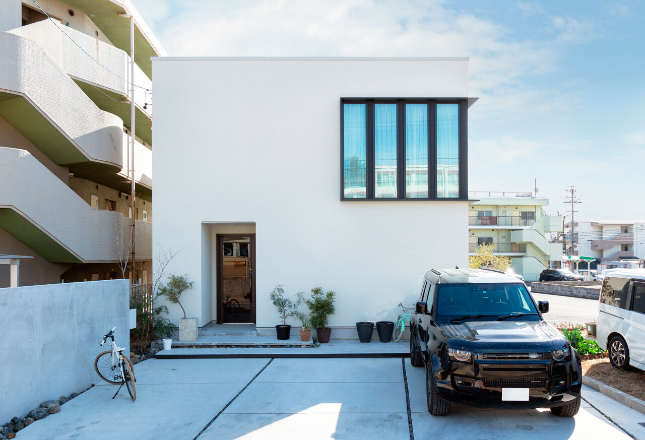 クラシスホーム 【2000万円台/42坪/シンプルモダン/中庭/間取り図】内側に開く設計でプライベート感満喫。開放的に暮らす家の建築実例画像1