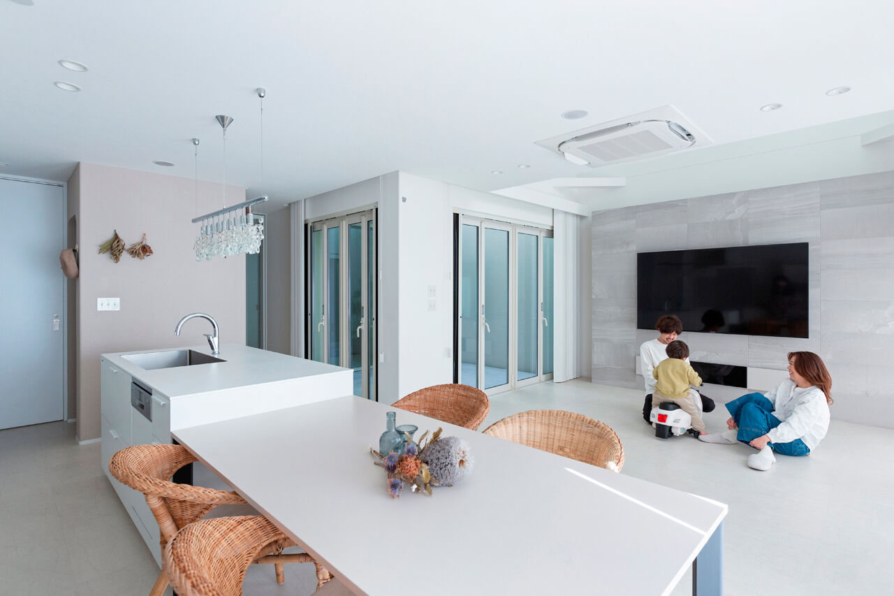 クラシスホーム 【2000万円台/42坪/シンプルモダン/中庭/間取り図】内側に開く設計でプライベート感満喫。開放的に暮らす家の建築実例画像4