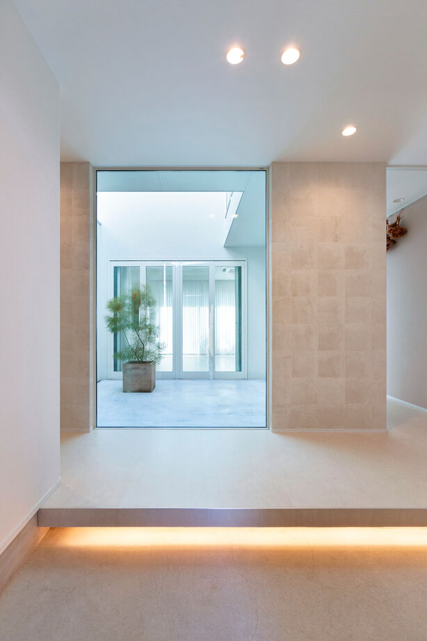 クラシスホーム 【2000万円台/42坪/シンプルモダン/中庭/間取り図】内側に開く設計でプライベート感満喫。開放的に暮らす家の建築実例画像9