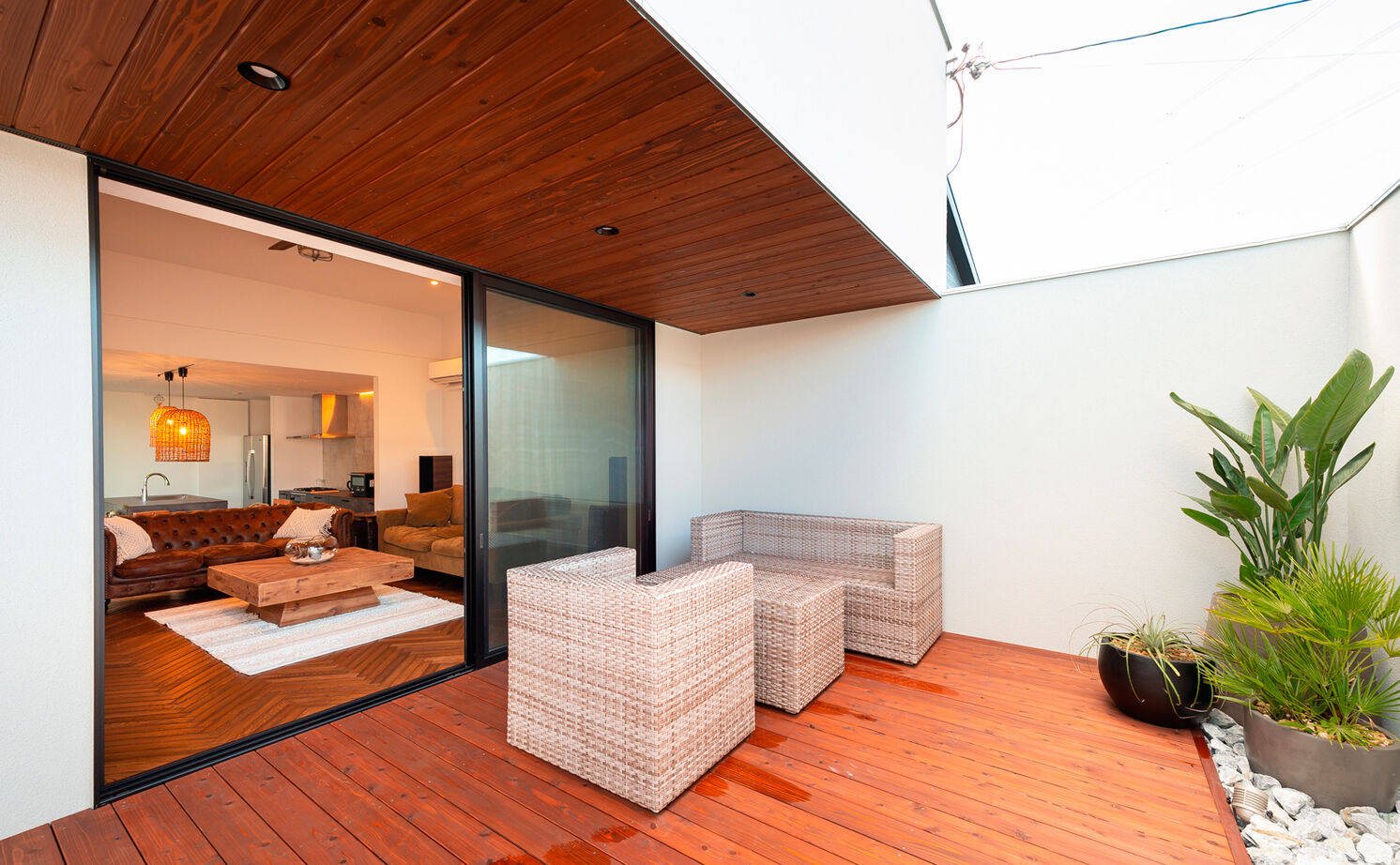 クラシスホーム 【2LDK/45坪/リゾート/2階リビング/ガレージ/間取り図】古材が映えるヴィンテージ空間。バルコニーで寛ぐ家の建築実例画像5