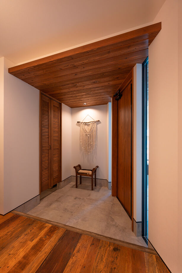 クラシスホーム 【2LDK/45坪/リゾート/2階リビング/ガレージ/間取り図】古材が映えるヴィンテージ空間。バルコニーで寛ぐ家の建築実例画像12