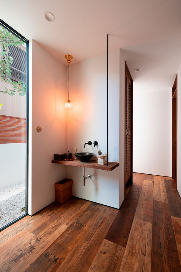 クラシスホーム 【2LDK/45坪/リゾート/2階リビング/ガレージ/間取り図】古材が映えるヴィンテージ空間。バルコニーで寛ぐ家の建築実例画像14