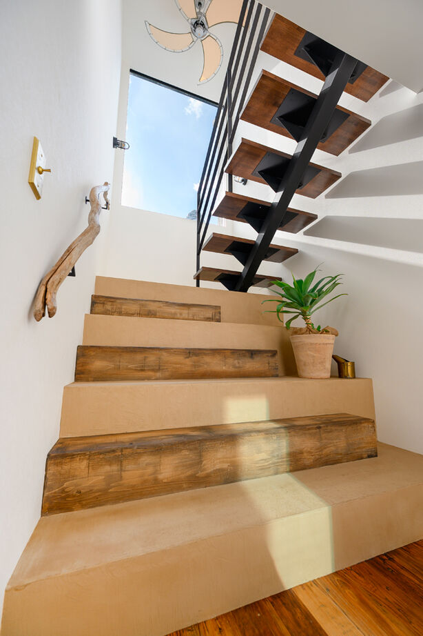 クラシスホーム 【2LDK/45坪/リゾート/2階リビング/ガレージ/間取り図】古材が映えるヴィンテージ空間。バルコニーで寛ぐ家の建築実例画像15