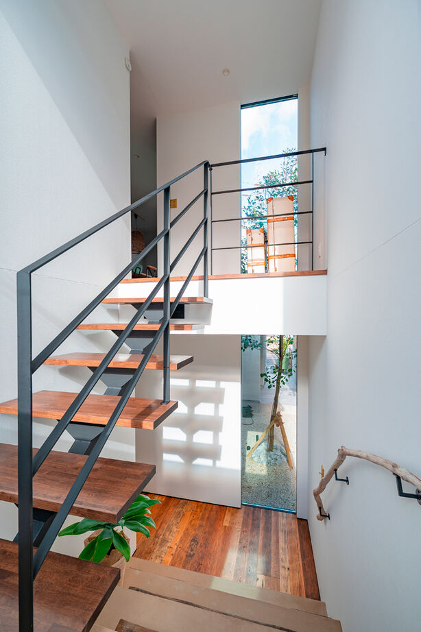 クラシスホーム 【2LDK/45坪/リゾート/2階リビング/ガレージ/間取り図】古材が映えるヴィンテージ空間。バルコニーで寛ぐ家の建築実例画像16