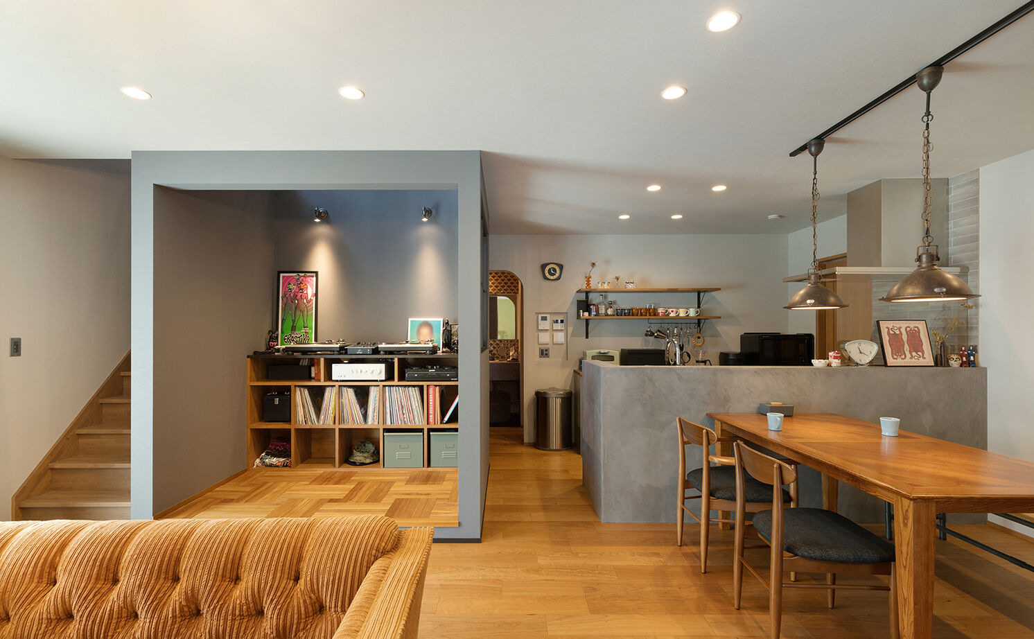 クラシスホーム 【1000万円台/3LDK/ヴィンテージ/レトロモダン/間取図】LDKにDJブース！趣味も日常も満喫！無駄を愉しむ家の建築実例画像2