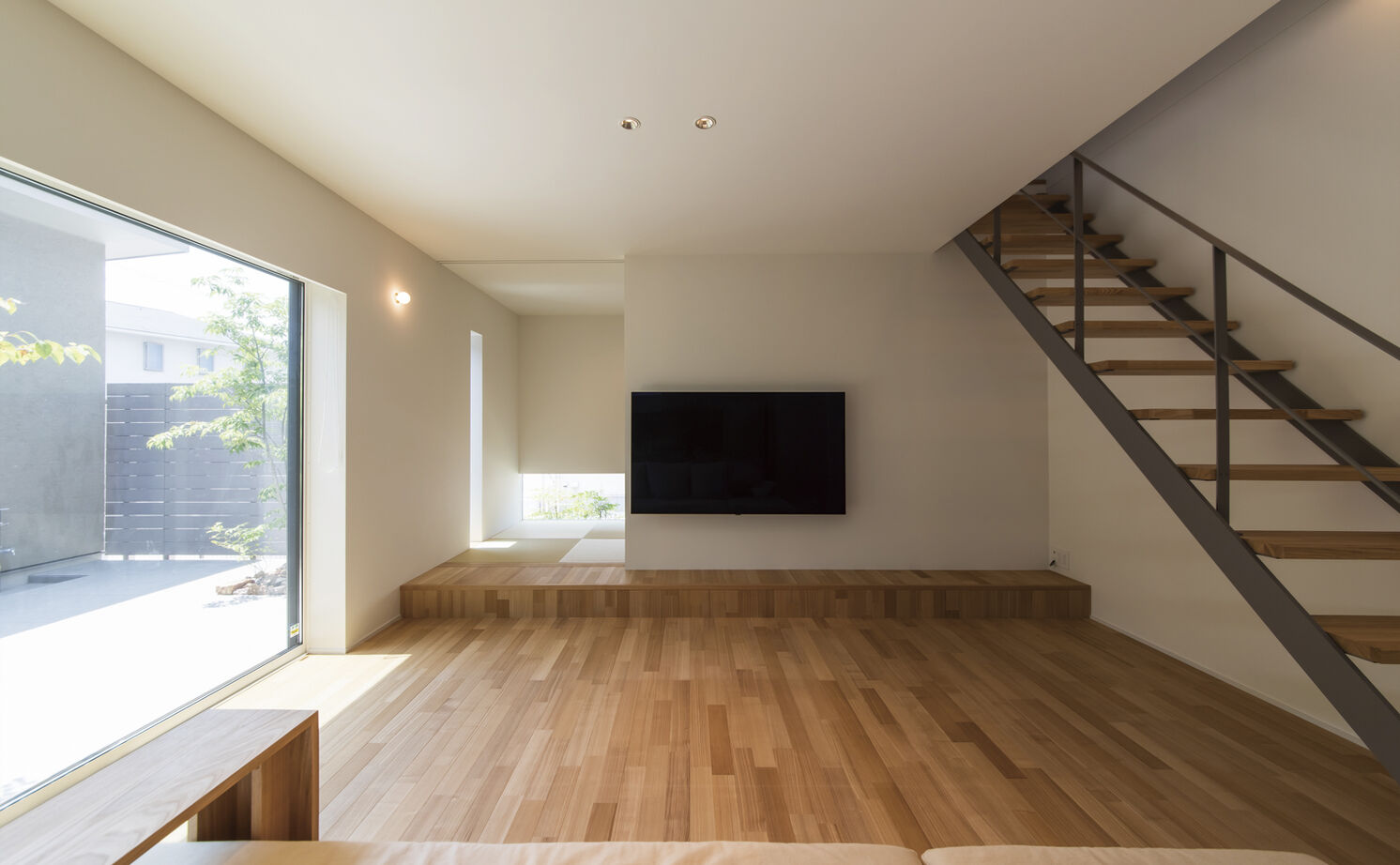 クラシスホーム 【2000万円台/39.7坪/ナチュラルモダン】木の温もりと塗り壁の質感。中庭の景色が暮らしを豊かにする家の建築実例画像4