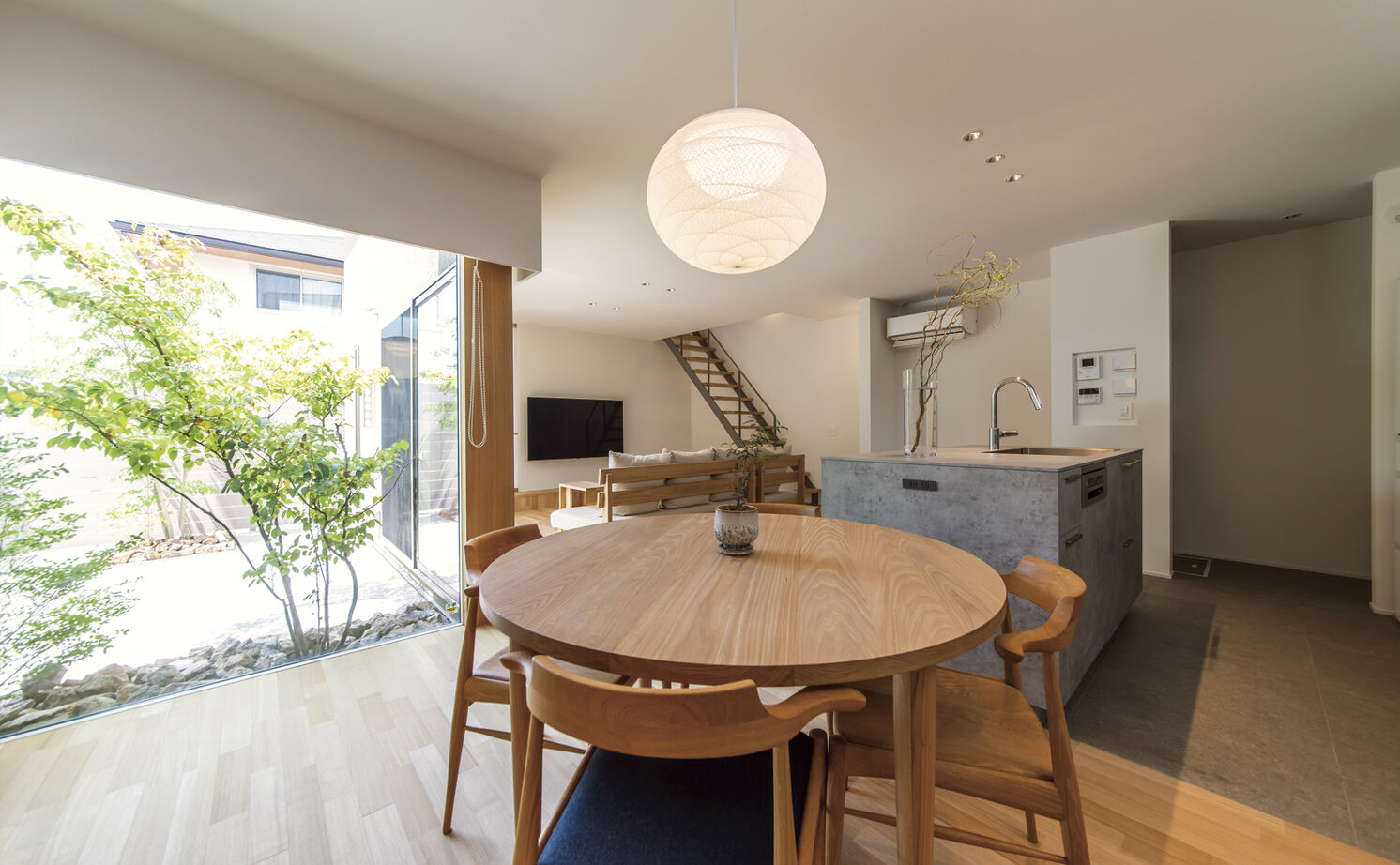 クラシスホーム 【2000万円台/39.7坪/ナチュラルモダン】木の温もりと塗り壁の質感。中庭の景色が暮らしを豊かにする家の建築実例画像5